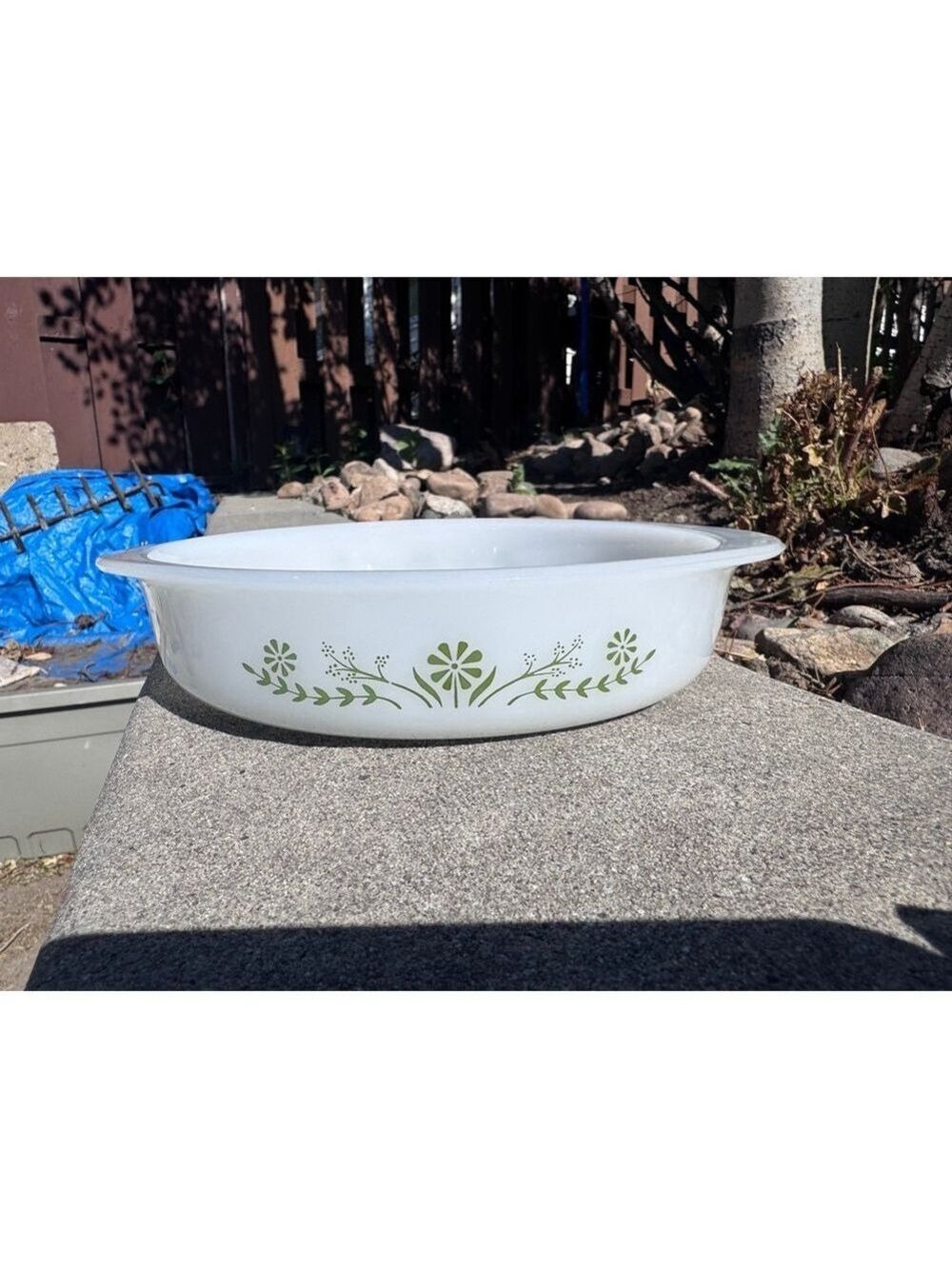 Vintage glass bake J242G8 inch glas bake USA microwave safe. 8" dish like new!￼